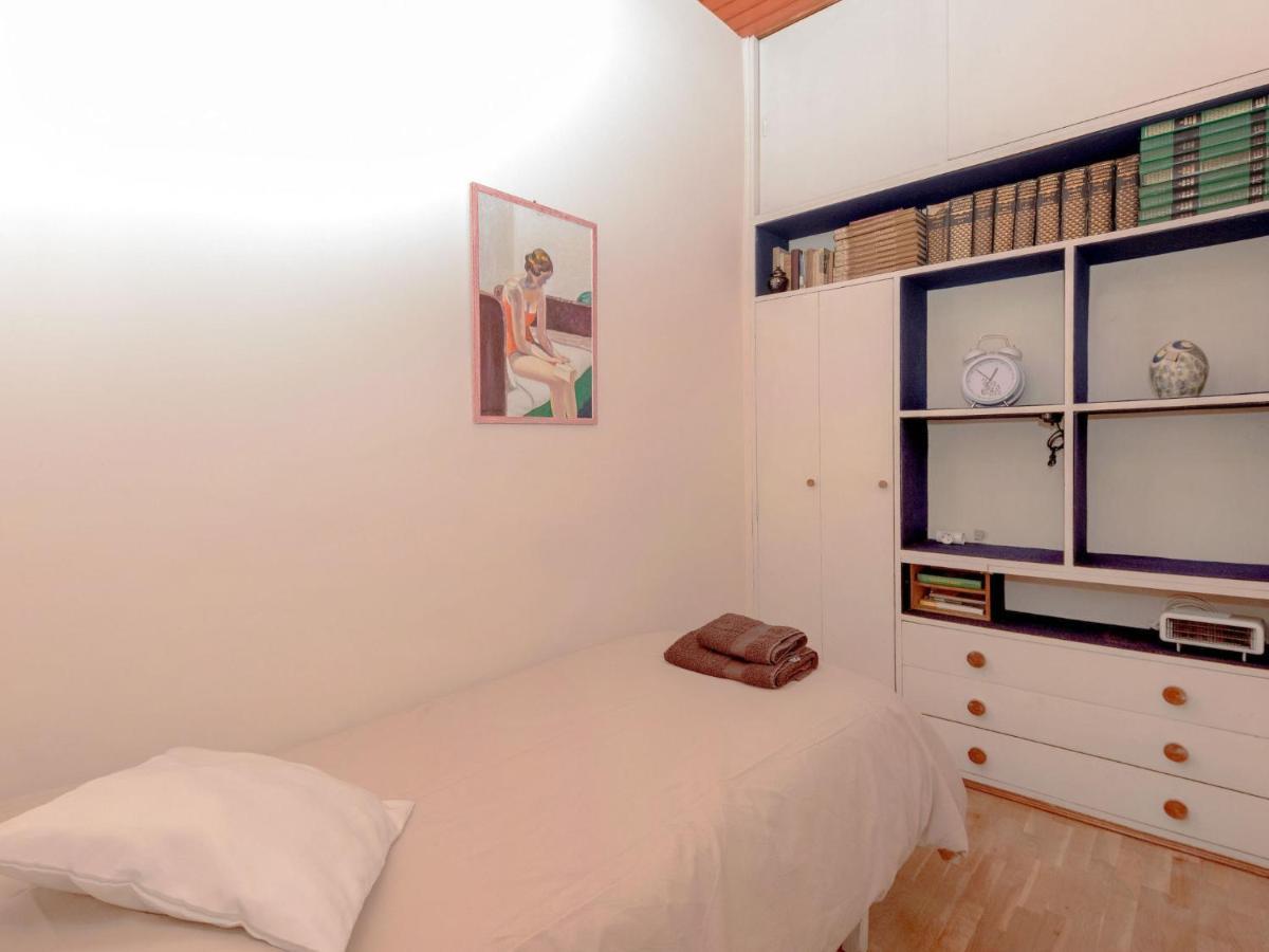 Eixample Esquerre Arago Rocafort By Interhome Apartment Barcelona